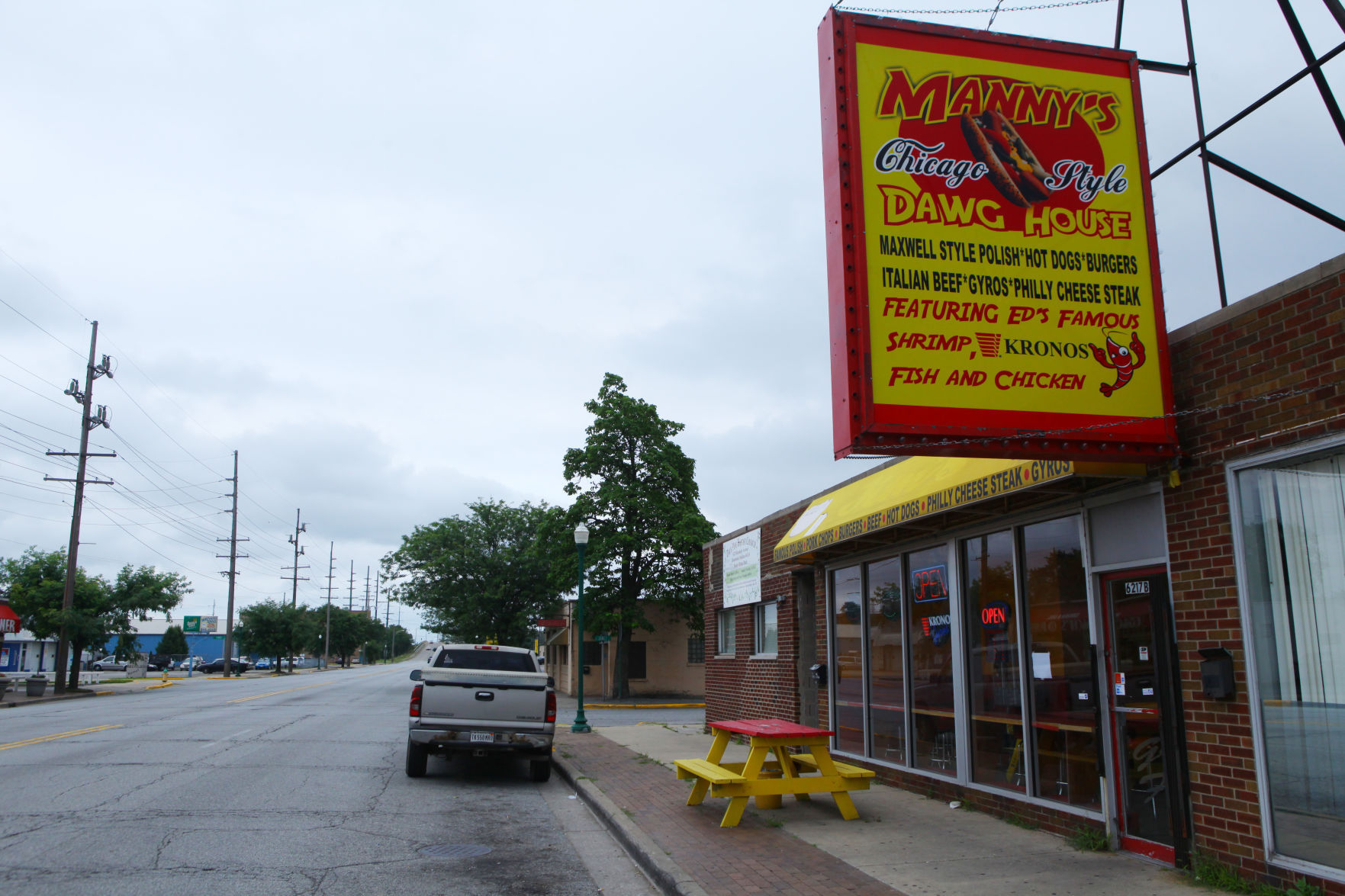Manny's Chicago Style Dawg House